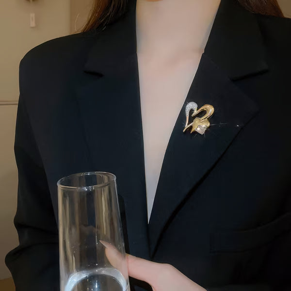 Ultra-Sparkling Rhinestone Heart Brooch Pin — Light Luxury Minimalist Statement Corsage, Elegant Gift for Women