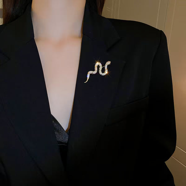 Light Luxury Electroplated CZ Snake Brooch Pin — Edgy Creative Statement Corsage, Elegant Suit Coat Accessory for Women
