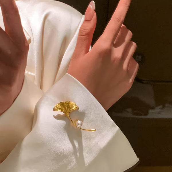 Light Luxury Electroplated Maple Leaf & Pearl Brooch Pin — Minimalist Versatile Niche Corsage Jewelry for Women