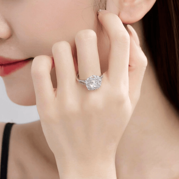 Luxury Sparkling Ice Cube Snowflake Ring — Rhodium‑Plated Copper Alloy Statement Band, Clear Cubic Zirconia Crystal, Minimalist Hip‑Hop Bling Jewelry for Women, Niche Promise Gift